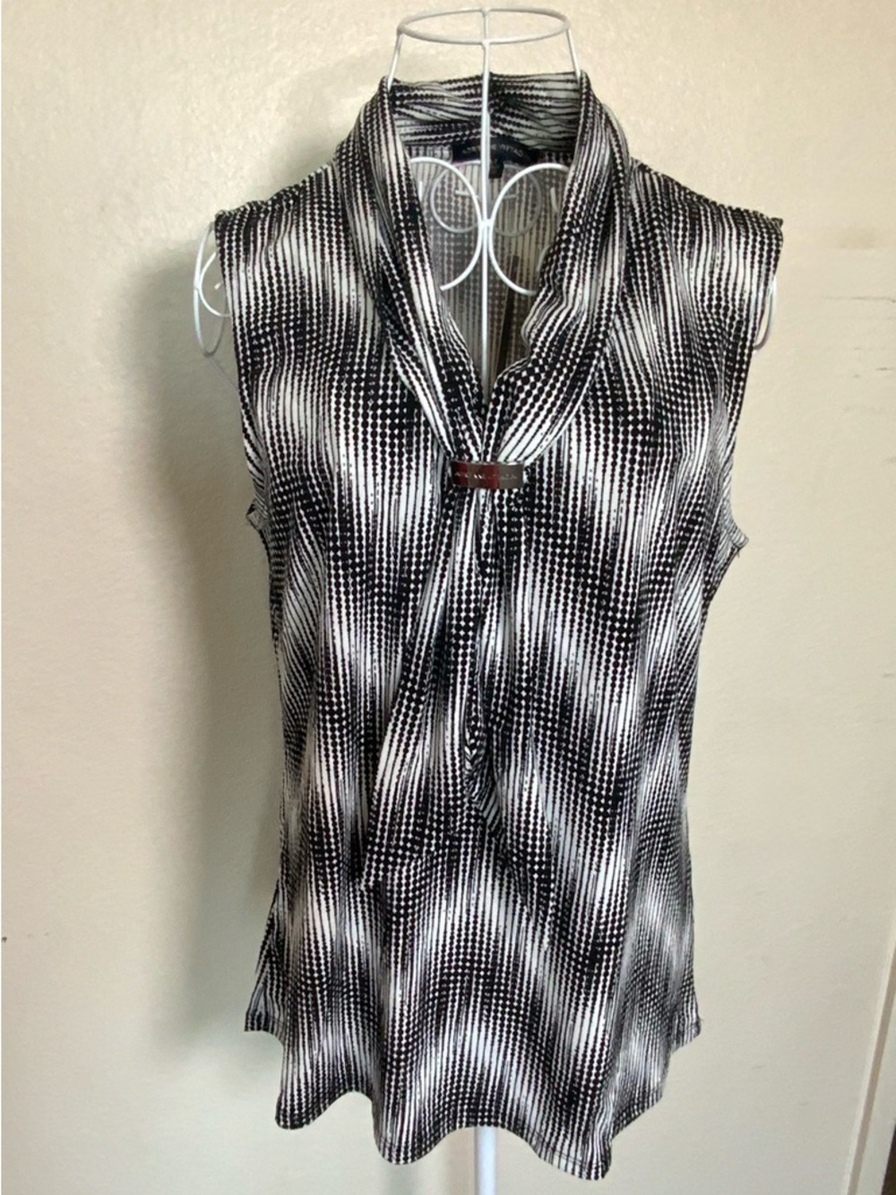 Adrienne Vittadini Black and White Sleeveless Drape Collar Tank